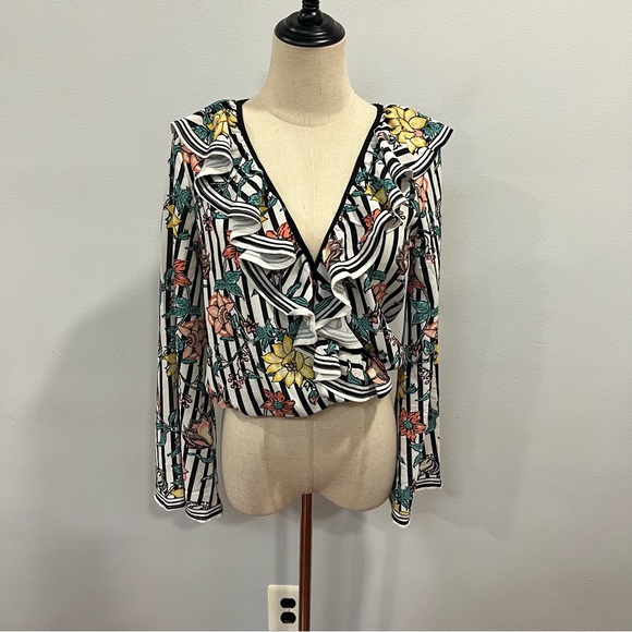 Flying Tomato Floral Outlined Faux Wrap Crop Top With Flare Sleeves - Reemoly - Picture 4 of 12